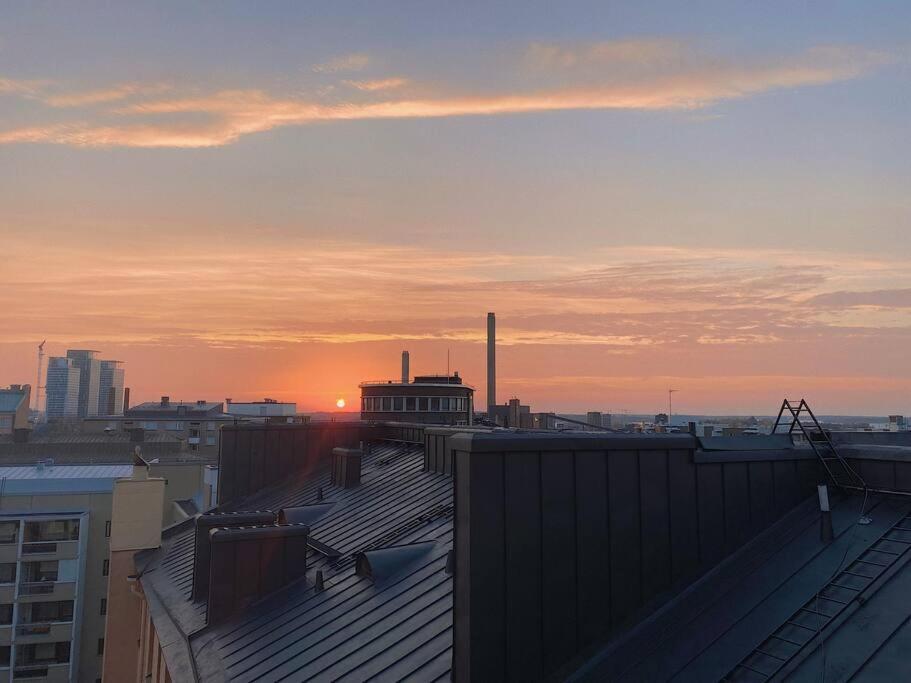 Urban Penthouse Next To Metro With City Views Helsinki Exterior photo