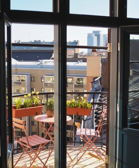 Urban Penthouse Next To Metro With City Views Helsinki Exterior photo